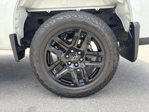 Used 2024 Chevrolet Silverado 1500 Custom Trail Boss w/ Turbomax Blackout Package AWD/4WD image 14