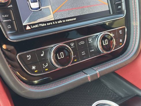 Used 2017 Bentley Bentayga AWD/4WD image 46
