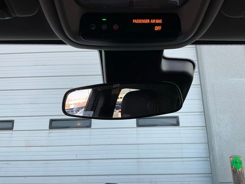 Used 2025 Buick Encore GX Preferred image 16