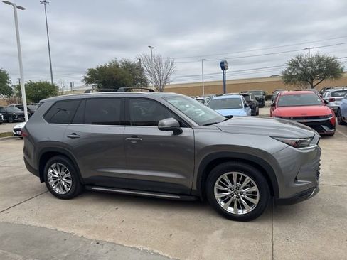 Used 2025 Toyota Grand Highlander AWD image 16