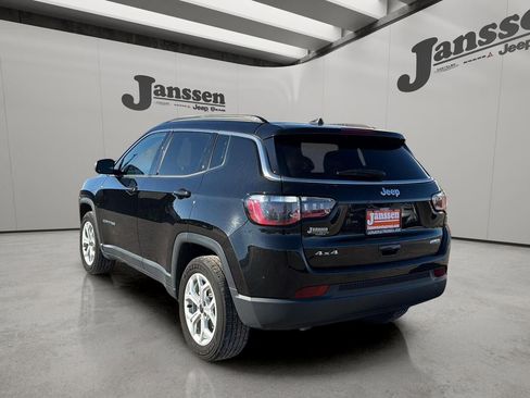 Used 2025 Jeep Compass Latitude image 2