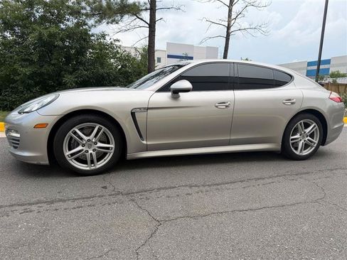 Used 2011 Porsche Panamera image 4