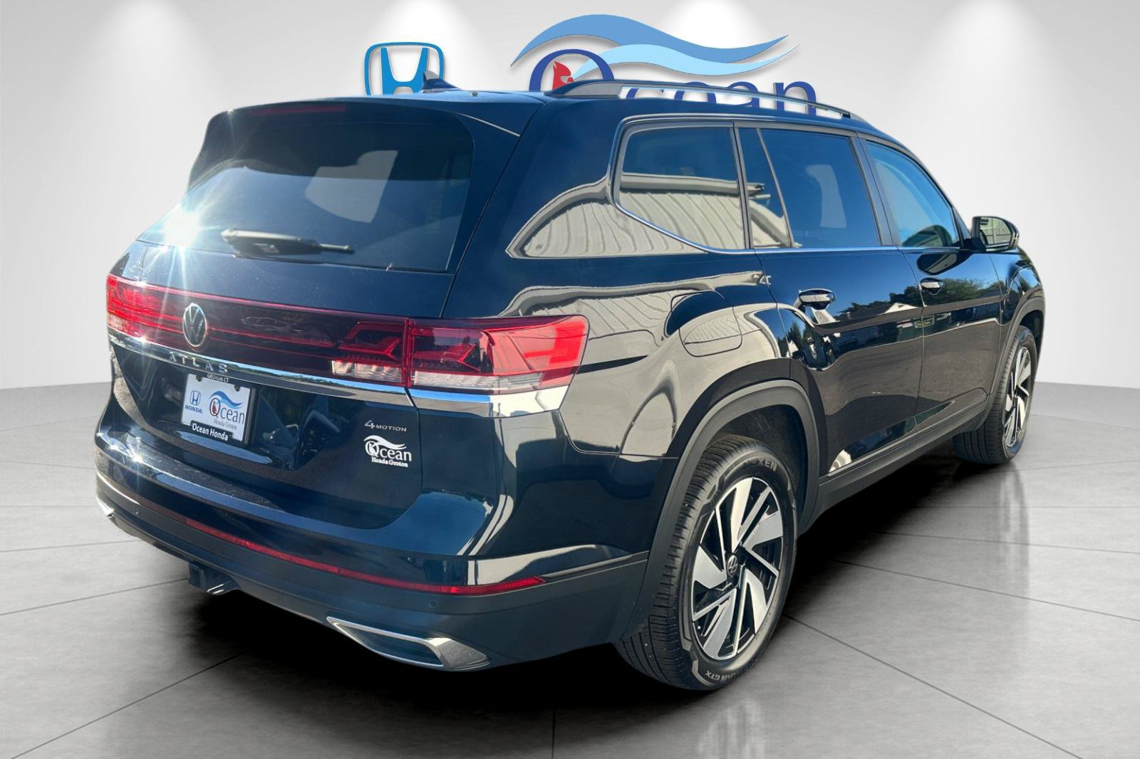 Used 2026 Volkswagen Atlas SE AWD/4WD image 3