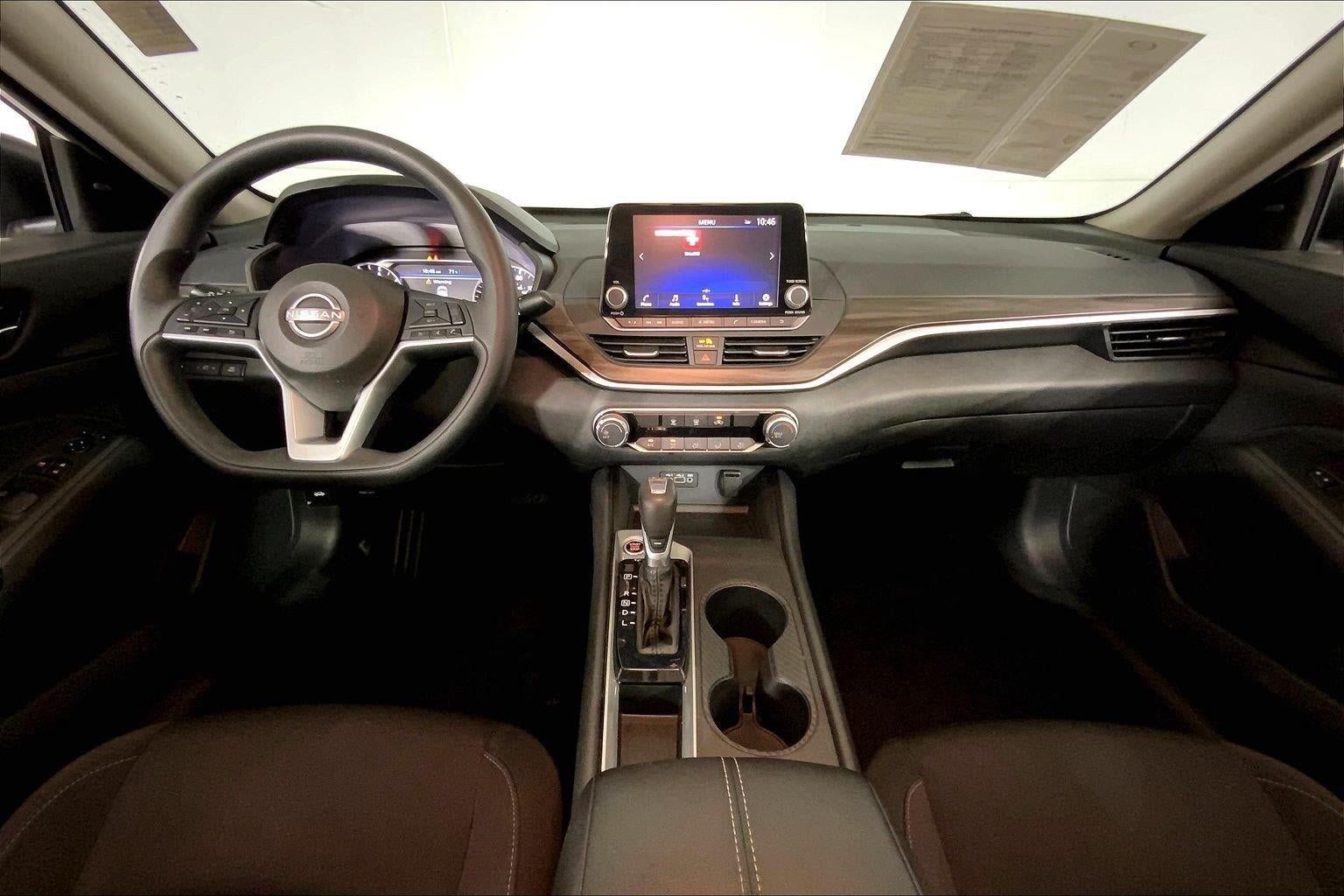 Used 2025 Nissan Altima 2.5 SV FWD image 15