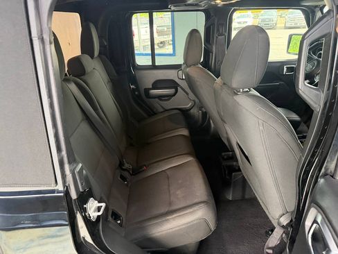 Used 2020 Jeep Gladiator Sport w/ Technology Group AWD/4WD image 17