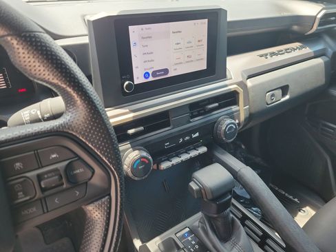 Used 2024 Toyota Tacoma SR5 AWD/4WD image 23