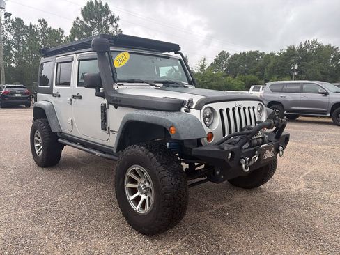 Used 2011 Jeep Wrangler Unlimited Rubicon AWD/4WD image 8