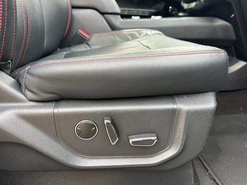 Used 2023 Ford Expedition Limited image 24