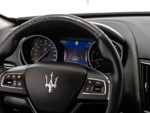Used 2019 Maserati Levante image 18