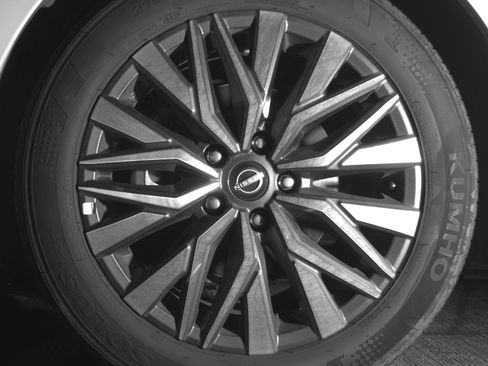 Used 2025 Nissan Altima 2.5 SV image 12