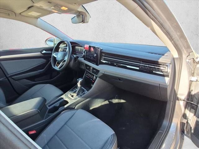 Used 2025 Volkswagen Jetta SE FWD image 14