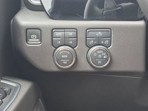 Used 2024 Chevrolet Silverado 1500 LT Trail Boss w/ Convenience Package II AWD/4WD image 31