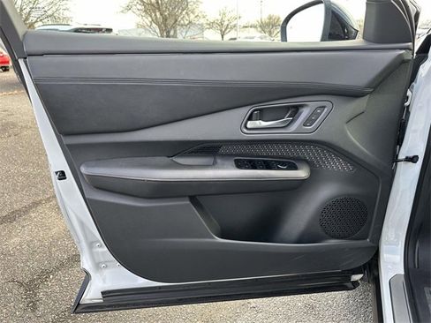 Used 2023 Nissan Ariya AWD image 16