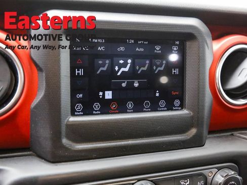 Used 2020 Jeep Wrangler Unlimited Rubicon w/ LED Lighting Group AWD/4WD image 19