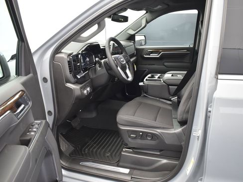 Used 2025 GMC Sierra 1500 SLE w/ Preferred Package image 5