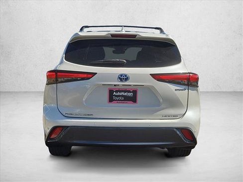 Used 2020 Toyota Highlander Limited AWD/4WD image 8