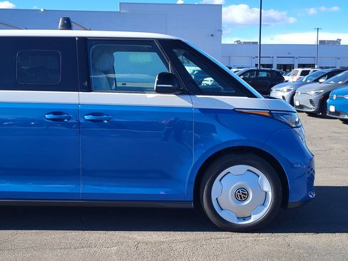 New 2025 Volkswagen ID. Buzz 1st Edition image 8