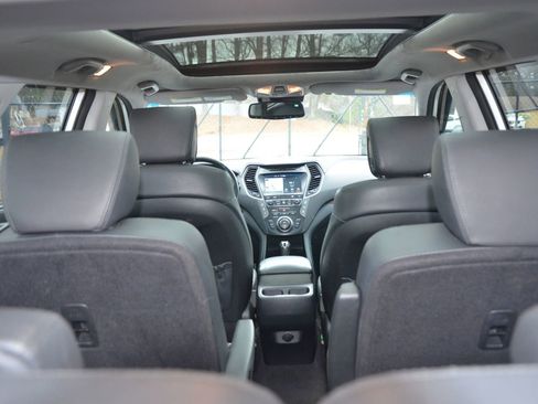 Used 2017 Hyundai Santa Fe Limited image 15