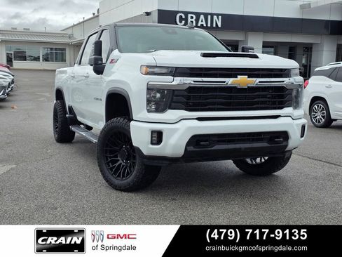 Used 2024 Chevrolet Silverado 2500 LT image 1