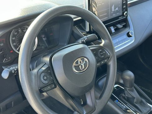 Used 2021 Toyota Corolla LE image 7