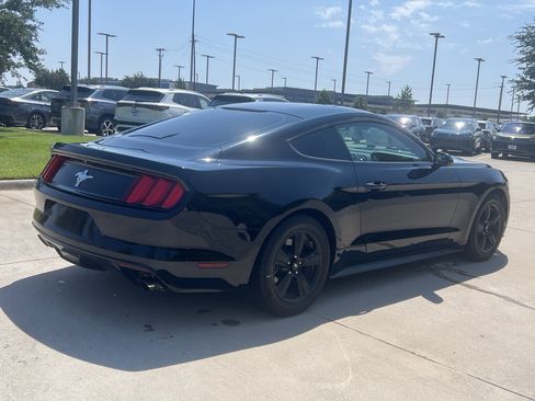 Used 2017 Ford Mustang Coupe RWD image 9