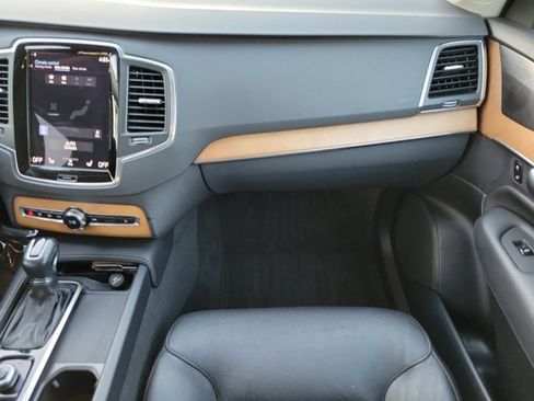 Used 2022 Volvo XC90 T6 Momentum w/ Protection Package Premier image 15