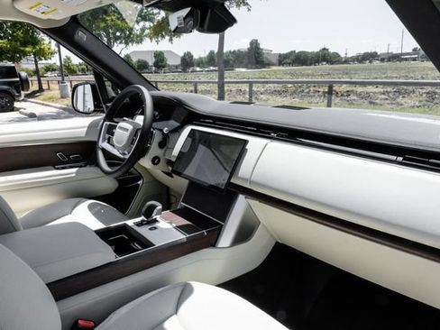 New 2026 Land Rover Range Rover Long Wheelbase SE AWD/4WD image 19