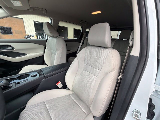 Used 2025 Nissan Rogue SV AWD/4WD image 23