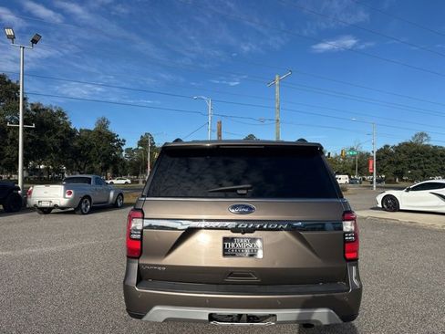 Used 2018 Ford Expedition Limited w/ Equipment Group 301A image 6