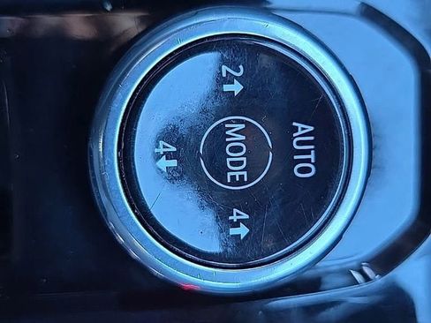 Used 2023 Chevrolet Colorado Z71 image 24