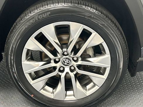 Certified 2021 Toyota RAV4 XLE Premium AWD/4WD image 21