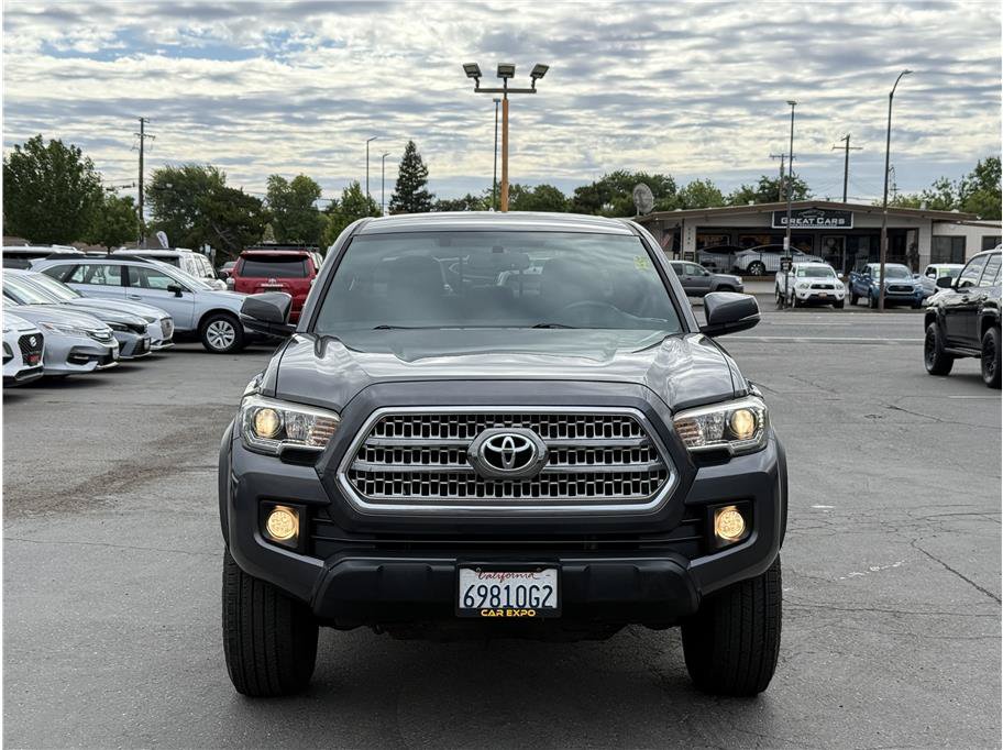 Used 2017 Toyota Tacoma TRD Off-Road w/ Tow Package RWD image 2