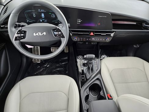 Used 2024 Kia Niro EX Touring FWD image 11