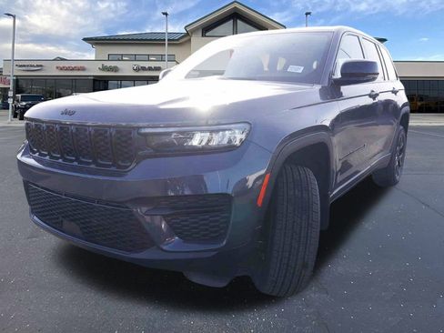 New 2025 Jeep Grand Cherokee Altitude image 3