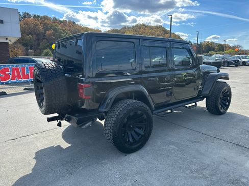 Used 2018 Jeep Wrangler Unlimited Sahara image 6