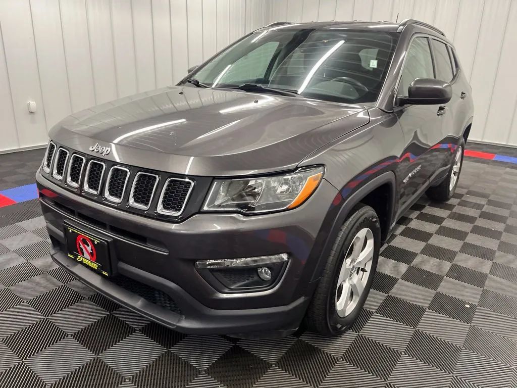 Used 2018 Jeep Compass Latitude w/ Popular Equipment Group AWD/4WD image 8