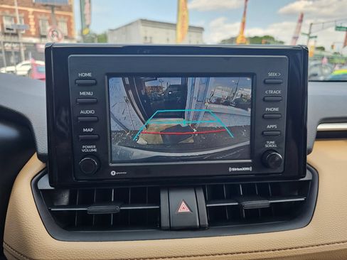 Used 2022 Toyota RAV4 XLE w/ XLE Grade Weather Package AWD/4WD image 28