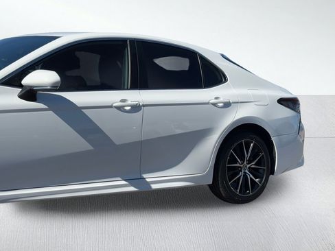 Used 2022 Toyota Camry SE w/ Carpet Mat Package (TMS) image 9
