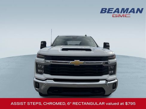 Used 2025 Chevrolet Silverado 2500 LT w/ Convenience Package AWD/4WD image 2
