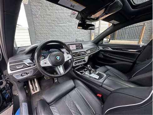Used 2022 BMW 750Li xDrive AWD/4WD image 2