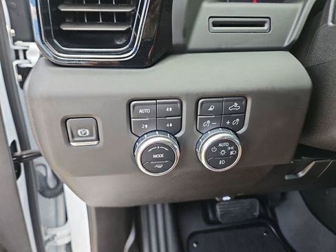 Used 2025 GMC Sierra 2500 AT4 AWD/4WD image 17