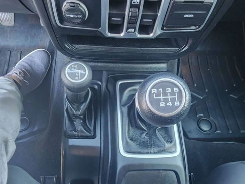 Used 2018 Jeep Wrangler Unlimited Sport S AWD/4WD image 22