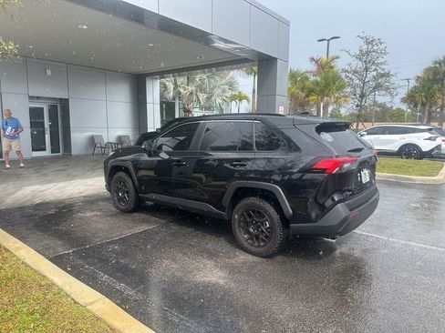 Used 2025 Toyota RAV4 XLE image 5