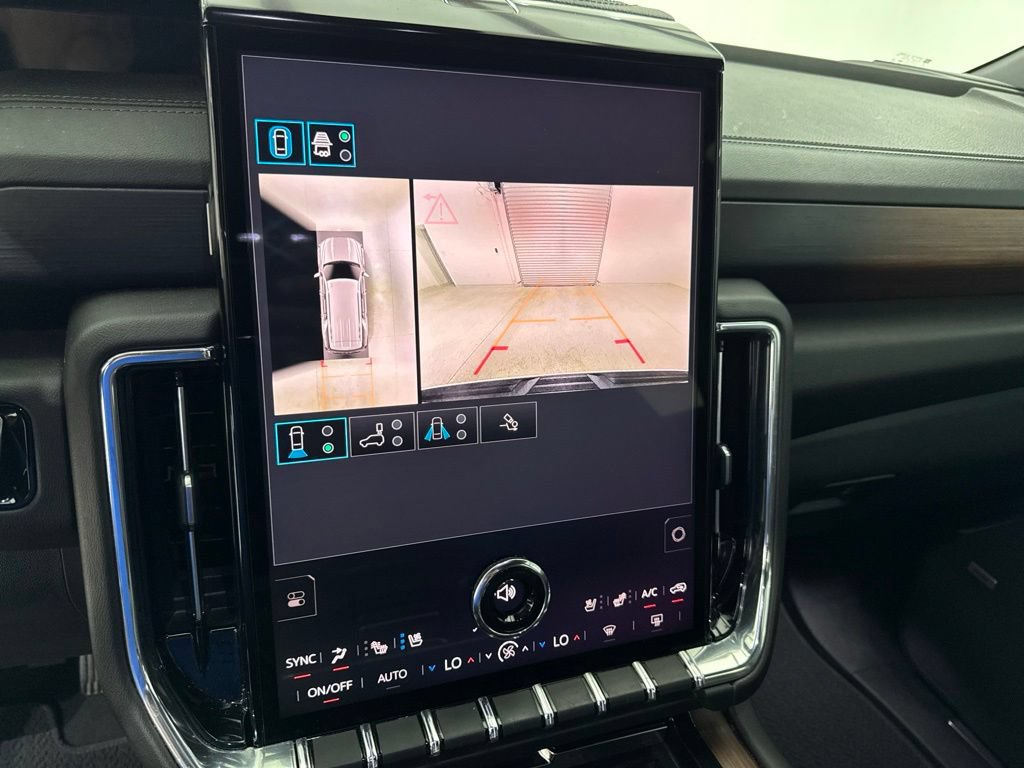Used 2025 GMC Yukon Denali AWD/4WD image 14