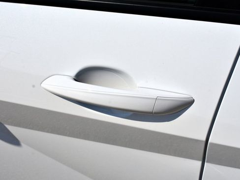 New 2025 Hyundai Elantra SE image 9