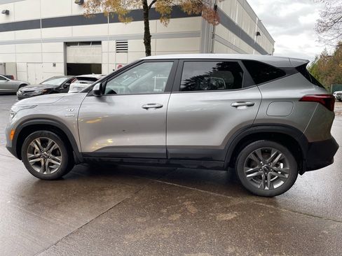 Used 2021 Kia Seltos LX image 7