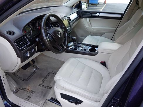 Used 2012 Volkswagen Touareg Sport AWD/4WD image 27