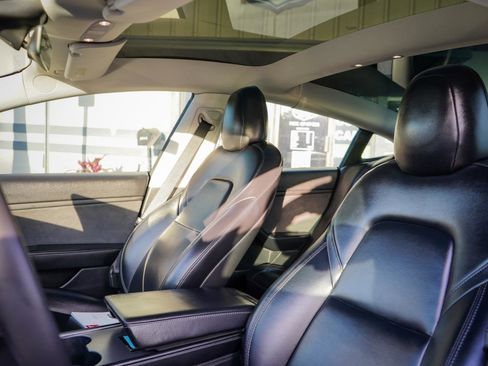 Used 2021 Tesla Model 3 Performance image 15