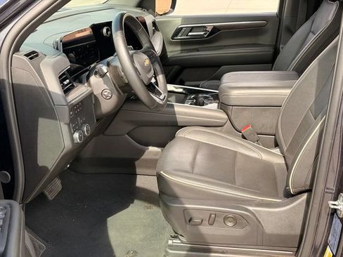 Used 2025 Chevrolet Tahoe Premier AWD/4WD image 9