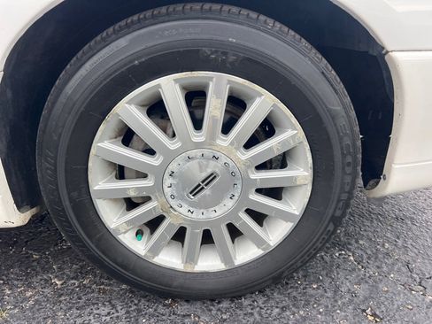 Used 2003 Lincoln Town Car Signature RWD image 38